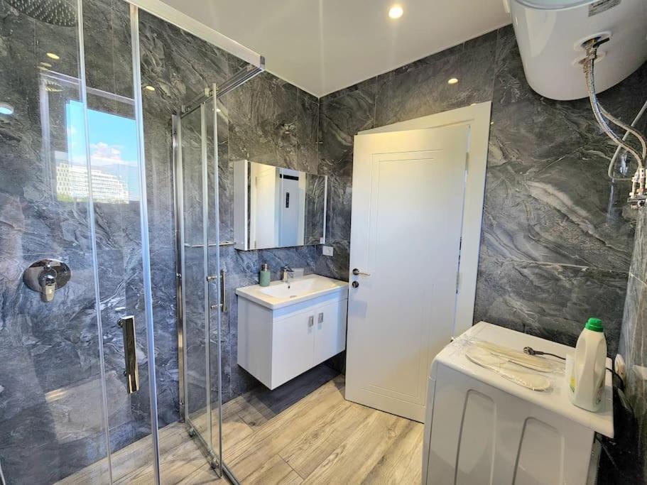 Tirana City Center Penthouse Oasis Екстер'єр фото