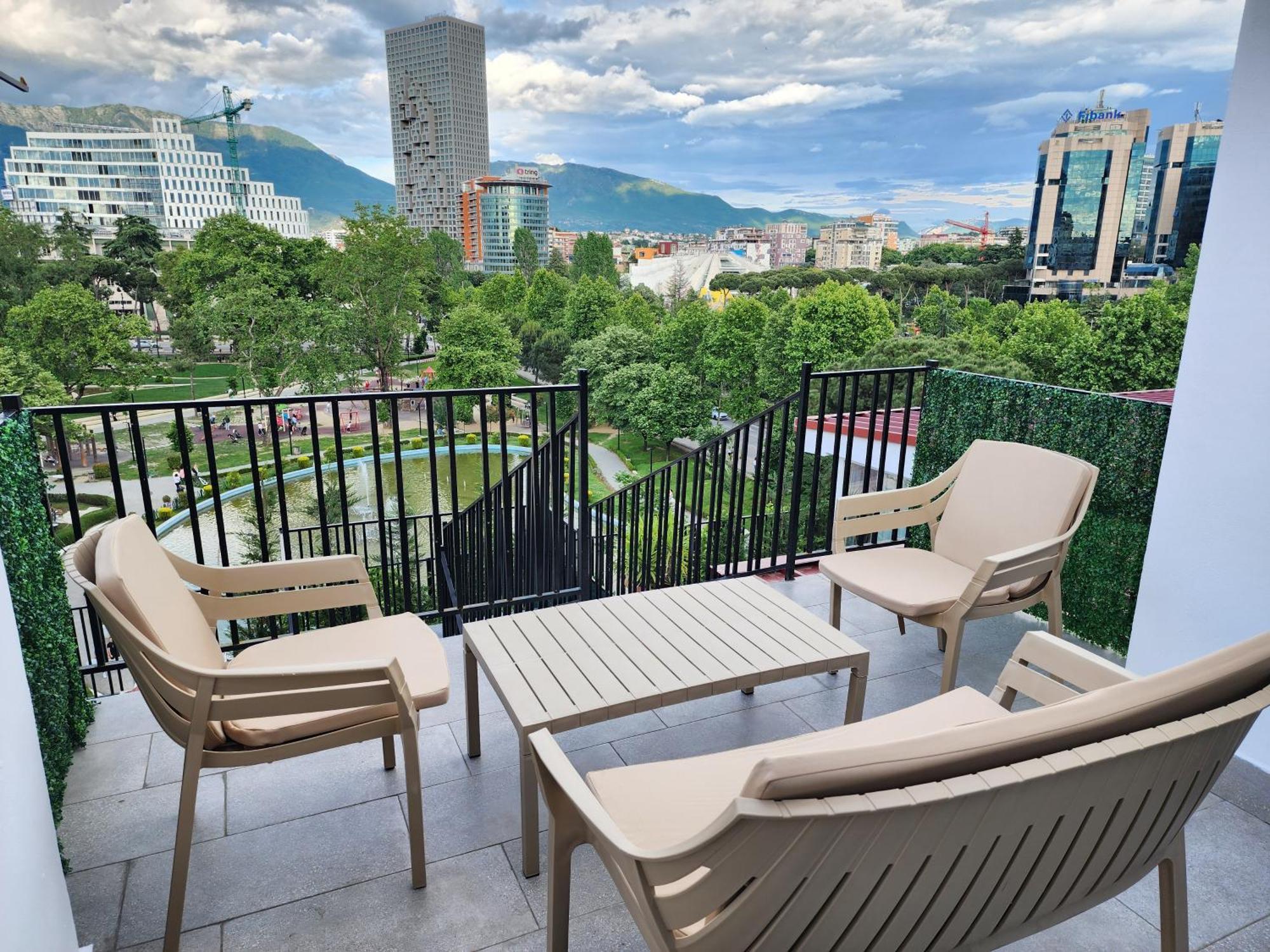 Tirana City Center Penthouse Oasis Екстер'єр фото